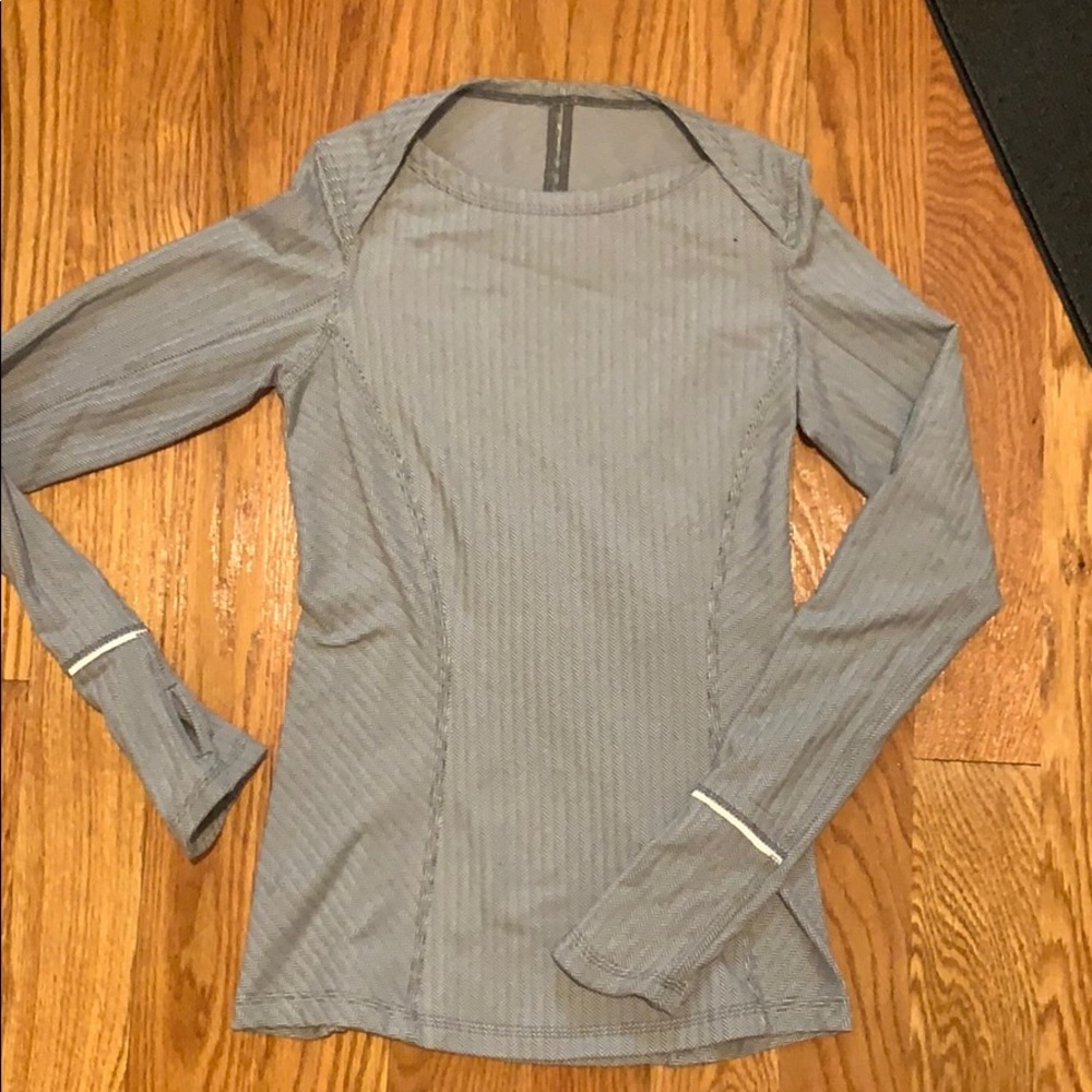 Lulu lemon long sleeve thick back pocket top
